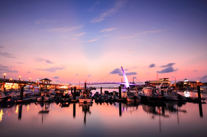 淡水漁人碼頭遙望美麗夕陽。   圖：新北市觀旅局提供