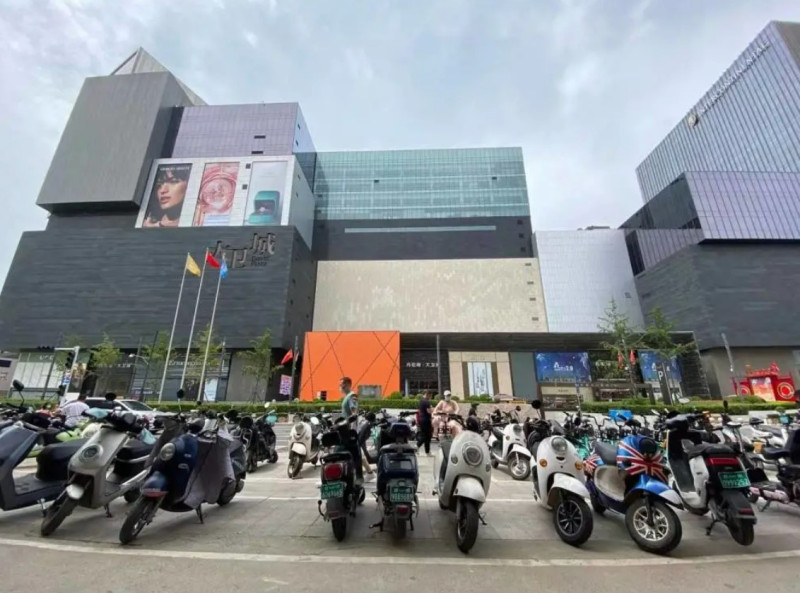 中國鄭州高端購物中心丹尼斯大衛城。   圖：翻攝自騰訊網