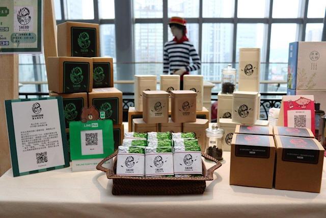 薩谷德茗茶去年11月於板橋大遠百展售，讓原住民茶香飄進都會。   圖：翻攝薩谷德茗茶臉書