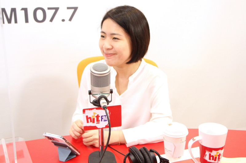 國民黨籍台北市議員徐巧芯接受電台專訪。   圖：Hit Fm《嗆新聞》製作單位提供