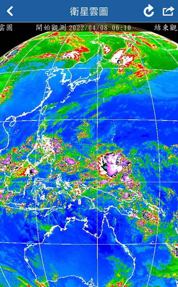中央氣象局局長鄭明典一早在臉書po出衛星雲圖，指出菲律賓東方出現一團紫到白的大雲團，有熱帶性低氣壓，直呼「對流爆發」。   圖：翻攝自鄭明典臉書