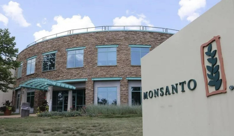 農業生物科技公司孟山都（Monsanto）中國籍前員工向海濤，今年 1 月對竊取公司商業機密並使中國政府受益一事認罪，今（8）日美國司法部表示，向海濤遭判處2年5個月監禁。圖為孟山都公司。   圖：翻攝自百度