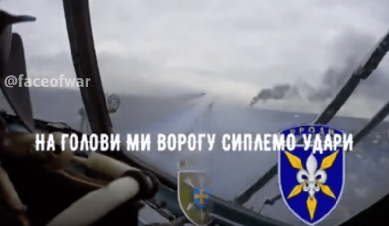 網路上流出一支38秒影片，指稱是所屬烏克蘭空軍的直升機朝地面發射飛彈的畫面。   圖：翻攝推特 @PrateekPratap5