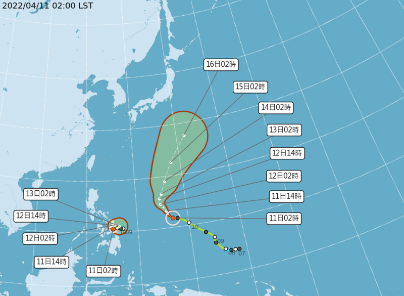 太平洋上出現今年第1號颱風「馬勒卡」（右）與第2號颱風「梅姬」，但預計對台灣沒有直接影響。   圖：中央氣象局/提供