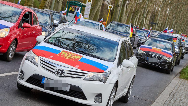 上週開始德國境內出現的挺俄人士車隊示威。   圖：翻攝自梅爾尼克推特