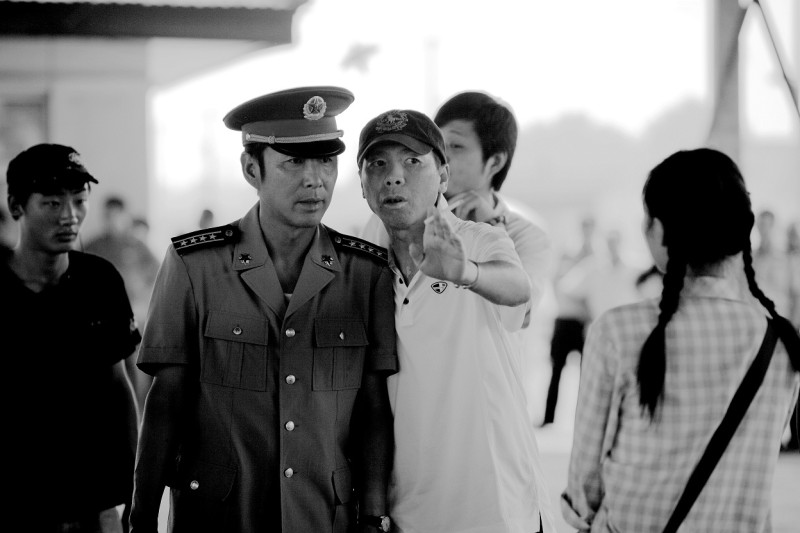 演員陳道明（左二）在馮小剛（中）眼中，是「從有明星的那一天起，他就是明星了」。   圖：時報出版提供