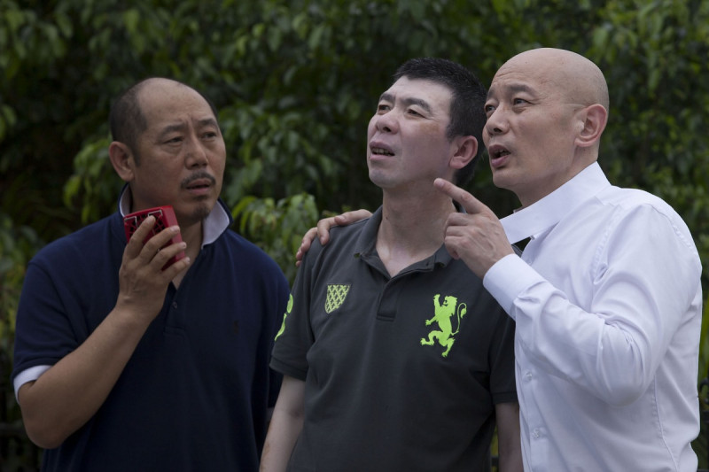 中國導演馮小剛（中）與演員葛優（右）。   圖：時報出版提供