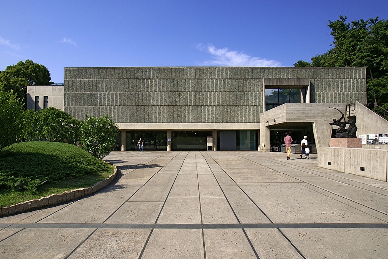 日本國立西洋美術館與其他國家的17座建築設計，共同以「勒．柯比意建築作品」的名義，被聯合國教科文組織（UNESCO）顧問機構列入世界文化遺產登錄申請名單。   圖：翻攝維基百科