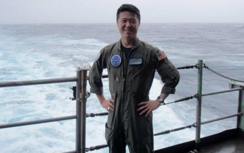 台灣出生、官拜美國海軍少校的林介良，今年4月被美國軍方指控為「外國」擔任間諜，但其家人堅稱他是「愛國的美國公民」。   圖：翻攝美國海軍學會新聞官網