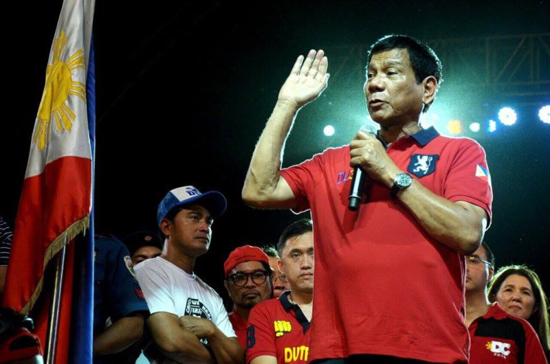 菲律賓下任總統杜特地並沒有因為勝選而收斂唇槍舌劍，反而打算在6月29日之前針對天主教會的罪行「說教」。   圖：翻攝杜特地臉書