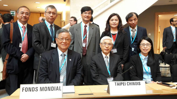 衛福部長林奏延(前右二) 率領中華台北代表團，在世界衛生大會(WHA)積極的表現，給所有與會成員留下了深刻印象。

   圖：衛服部提供