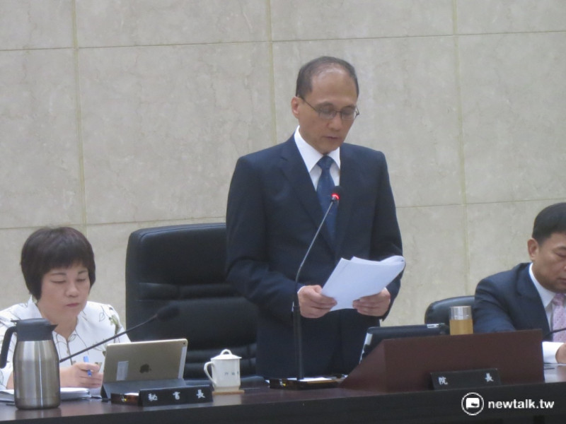 行政院長林全26日主持新政府第一次行政院會，提出3個要求與3個期許，並3次提醒內閣團隊要抱持謙卑。   圖：呂佳峻/攝