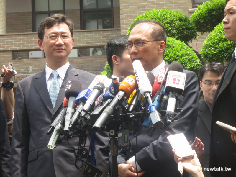 行政院長林全表示，以「中華台北」名稱參與國際組織是現實問題，雖不滿意，但勉強可以接受。   圖：呂佳峻/攝