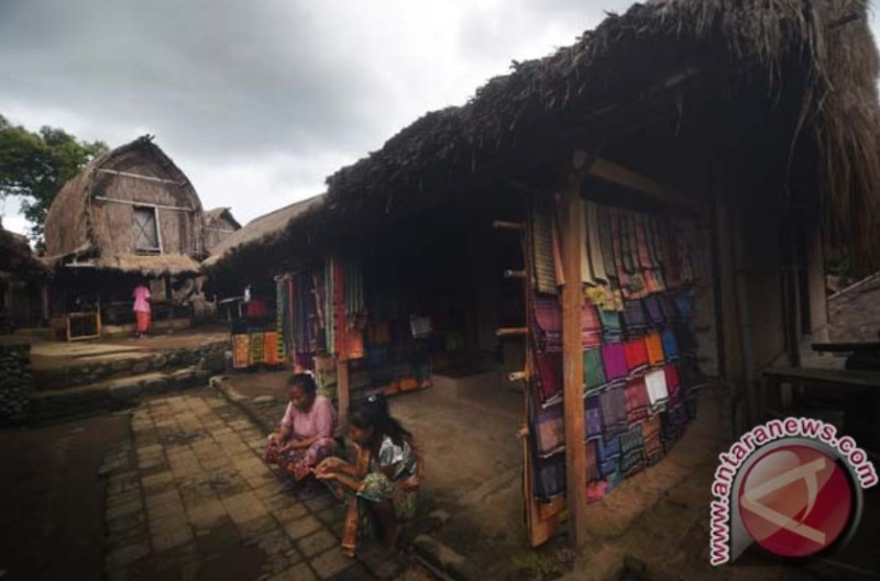 印尼龍目島(Lombok)中部有個薩德(Sade)部落，仍進行著被外人視為禁忌的傳統，稱為"Merari"的私奔文化。   圖：安塔拉通訊社提供