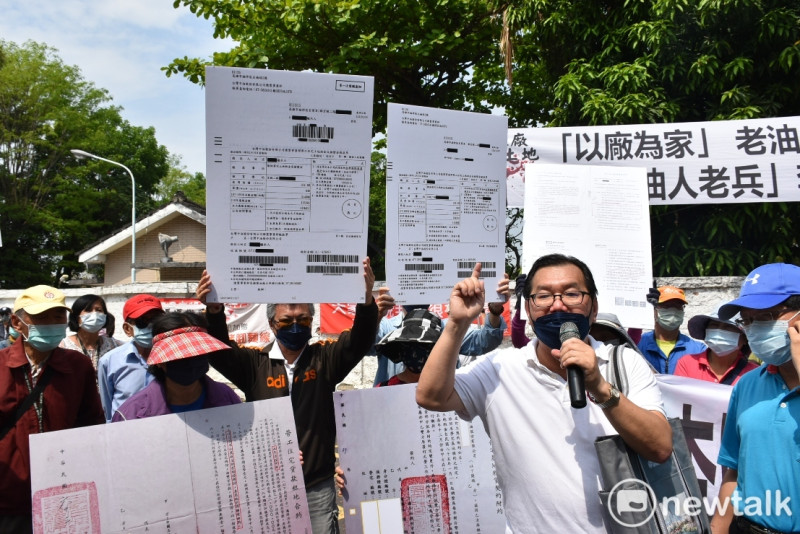 後勁勞宅自救會帶領居民提出多項訴求。   圖：孫家銘/攝