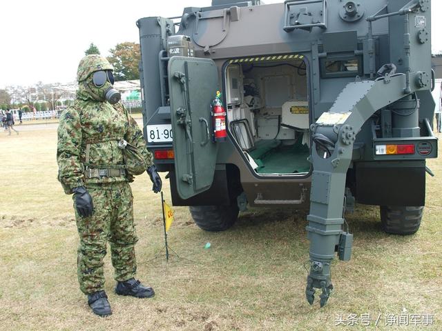 日本自衛隊核生化防護服及面具。   圖：翻攝陸網/頭條號