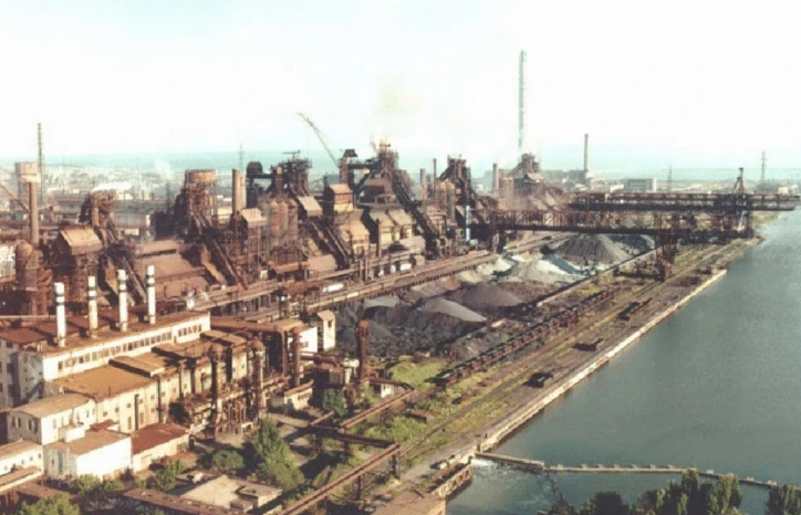 亞速鋼鐵廠（Azovstal steel factory）是烏克蘭守住馬里烏波爾的最後據點。(資料照片)   圖 : 翻攝自「樞密院十號」（資料照片）