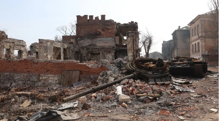 烏克蘭城市馬里烏波爾受到俄軍猛攻，一片斷垣殘壁。   圖 : 翻攝自「樞密院十號」