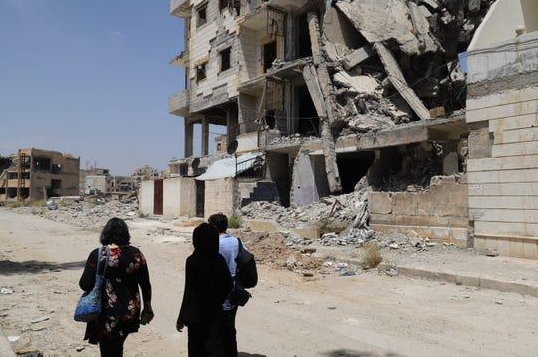敘利亞拉卡市遭到嚴重的破壞，滿目瘡痍。   圖 : 翻攝自amnesty.tw/Marget Huang攝
