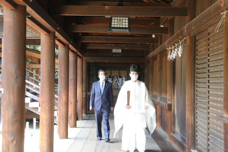 前首相安倍晉三今日前往參拜靖國神社。   圖 : 翻攝自安倍晉三推特