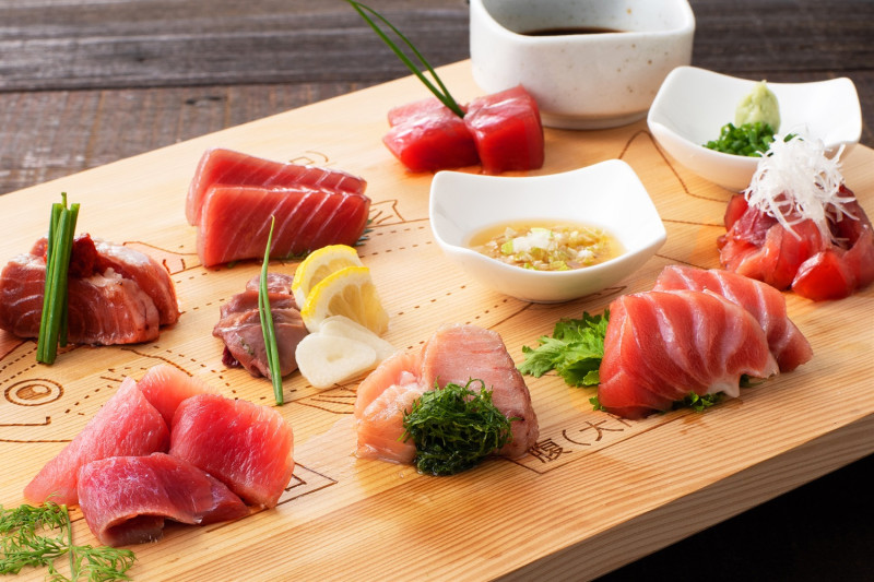 經典人氣菜單「ＯH！TORO KITCHEN綜合生魚片8種」，CP值非常高。   圖：ⒸDAISYO
