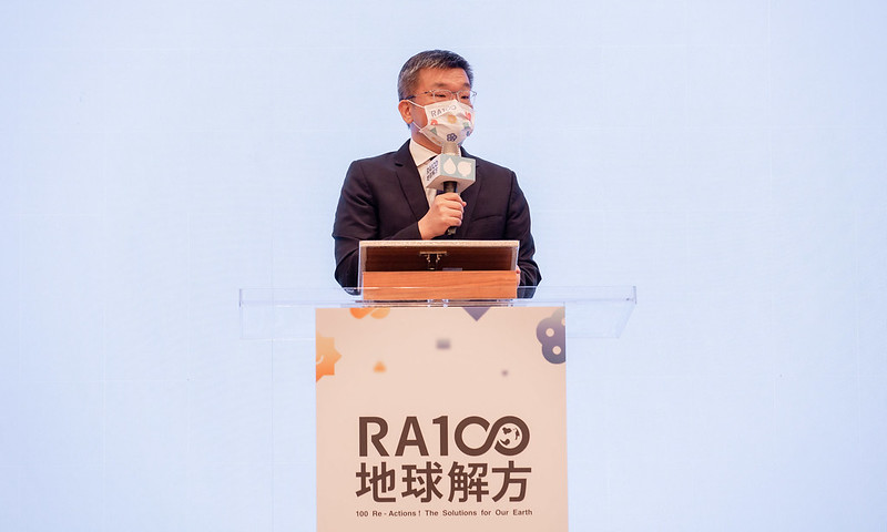 立法院副院長蔡其昌今（22）天陪同蔡英文總統出席《RA100 地球解方》2022永續設計行動高峰會。   圖：總統府提供