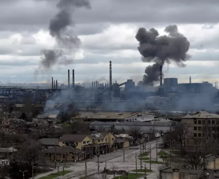 遭包圍攻擊的馬里烏波爾(Mariupol)亞速鋼鐵廠(Azovstal steel factory)。   圖：翻攝陸網/海外網