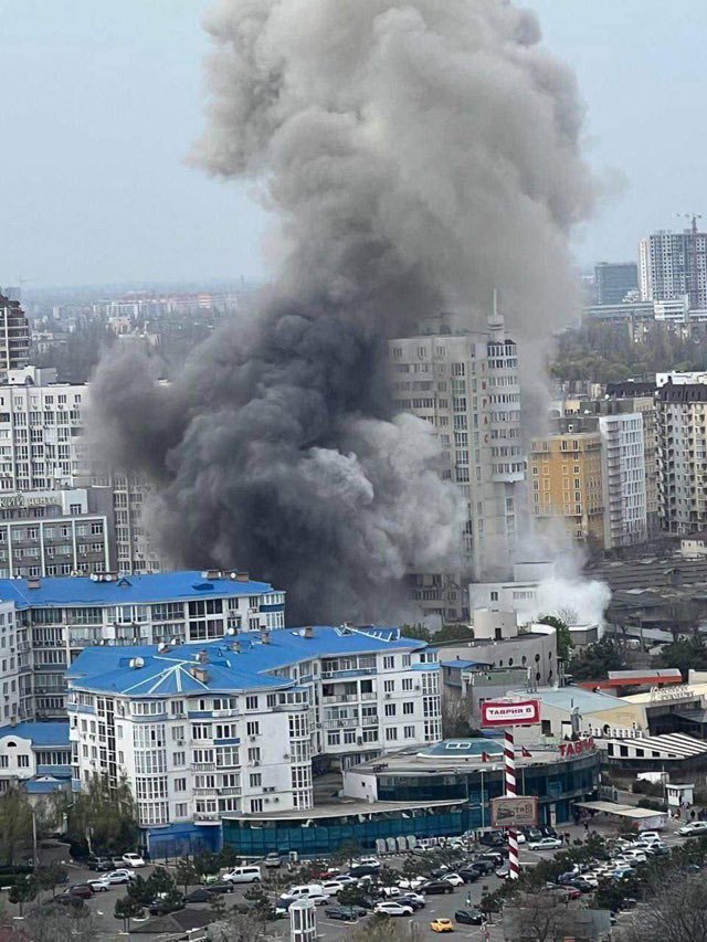 烏克蘭南部敖德薩港遭到俄軍飛彈攻擊。   圖/翻攝自推特