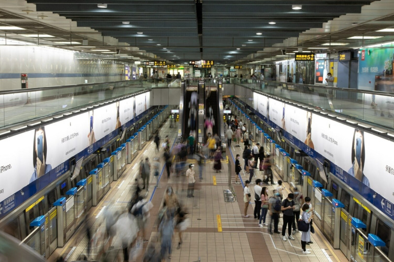 台北捷運公司解答光條代表的正是車廂擁擠度。   圖：翻攝自台北捷運臉書