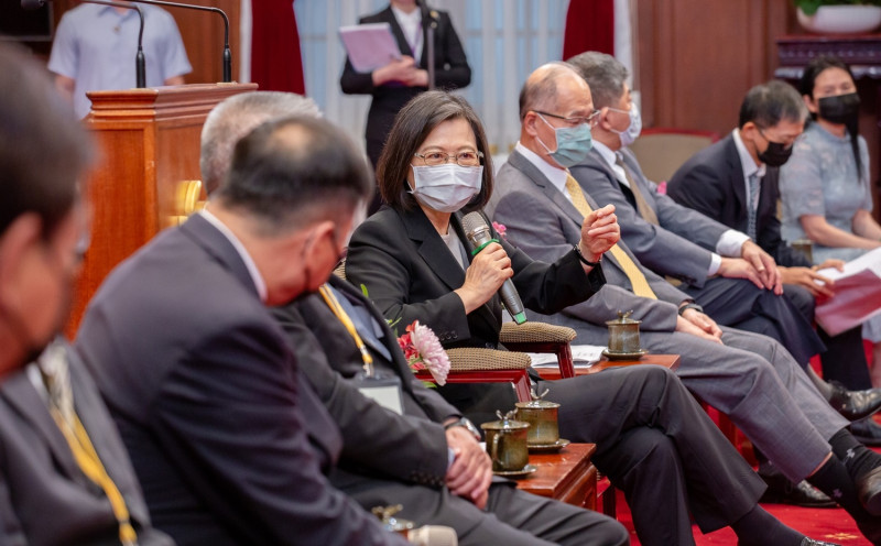 總統蔡英文26日上午接見「中華民國藥師公會全國聯合會理監事及幹部」   圖：總統府提供