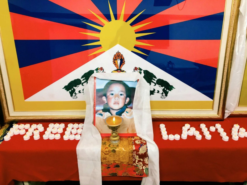 各地流亡藏人在每年的4月25日、11世班禪喇嘛生日當天，都會舉辦祈願法會等紀念活動。   圖：取自西藏台灣人權連線臉書（資料照）