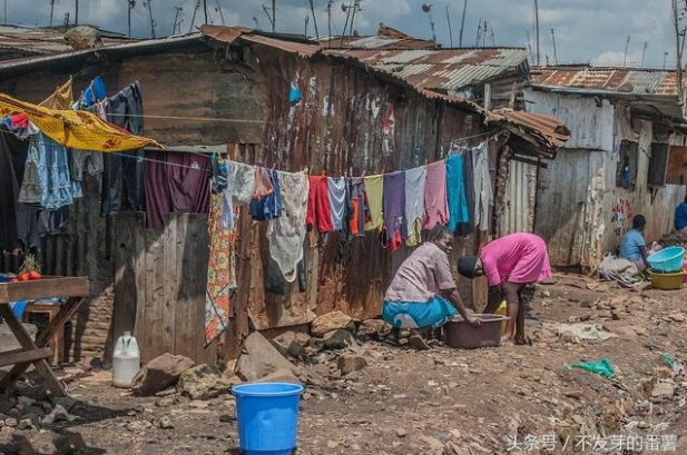 肯亞首都奈洛比（Nairobi）的基貝拉（Kibera）貧民窟。   圖 : 翻攝自頭條號/不發芽的番薯