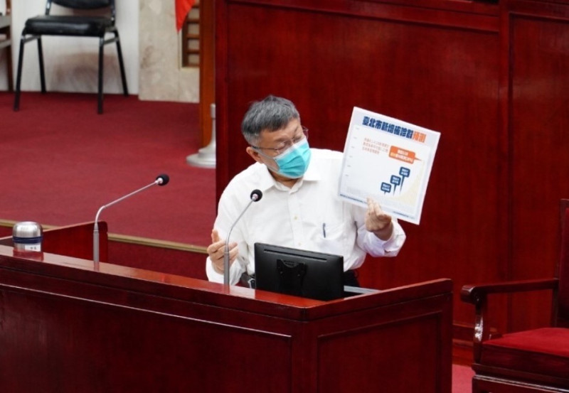 台北市長柯文哲拋出「軟性封城」遭藍綠議員砲轟，負面及正面聲量也來到半年新高。   image source:台北市政府