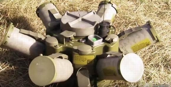 俄製PTKM-1R智慧地雷，擁有兩種感測器，一是地震感測器，二是目標識別感測器。   圖 : 翻攝自每日頭條