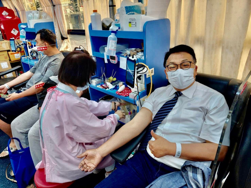 疫情衝擊血液庫存，民進黨立委陳歐珀呼籲民眾捐血。   擷取自陳歐珀臉書