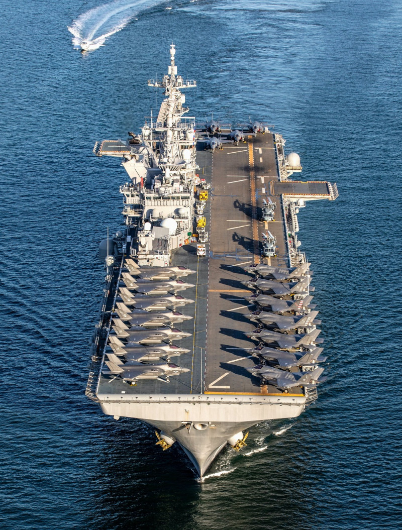 「美利堅級」兩棲突擊艦「的黎波里號(LHA-7)」日前完成「閃電航母」概念驗證，傳將接替「美利堅號(LHA-6)」部署西太平洋地區。   圖：翻攝US Navy