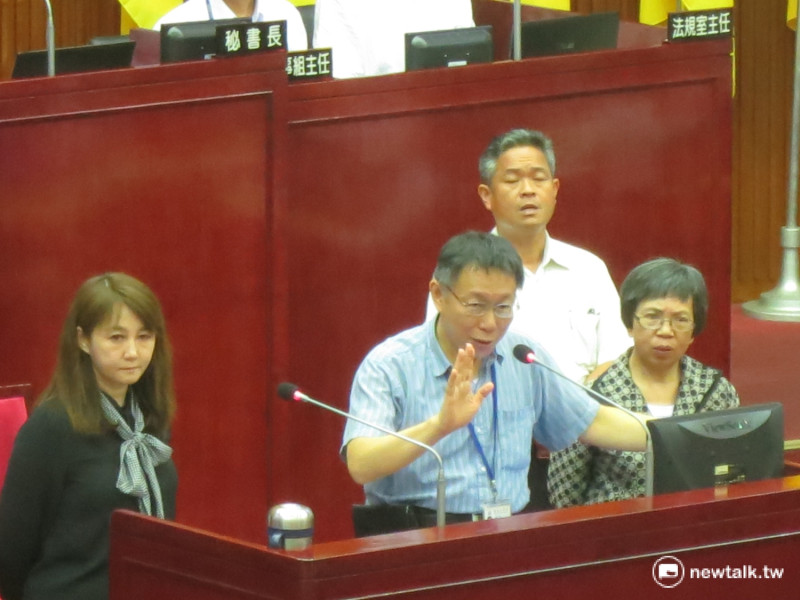 台北市長柯文哲13日赴議會進行進行市政總質詢。   圖：呂佳峻/攝