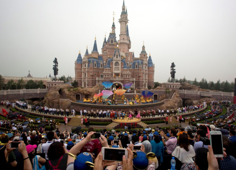 耗時17年，上海迪士尼樂園16日終於正式開幕。   圖:達志影像/美聯社
