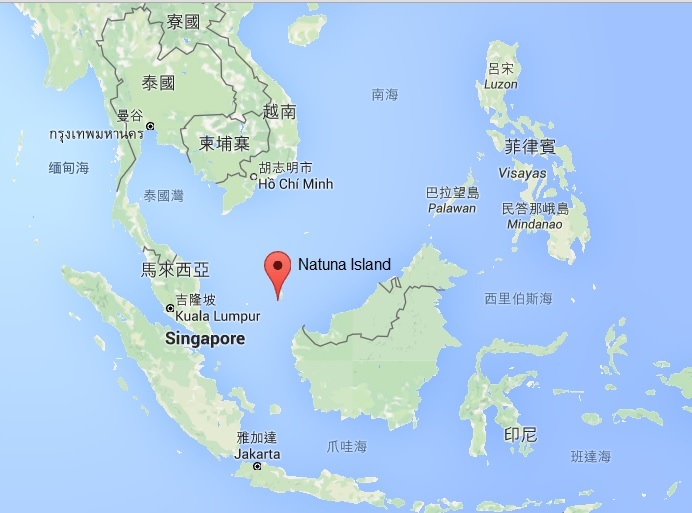 印尼海軍日前在南海納土納群島（Natuna Island）外海開火警告懸掛中國旗幟的漁船違法，扣押中國漁船和漁民，引發中國強烈抗議。   圖：翻攝自Google map
