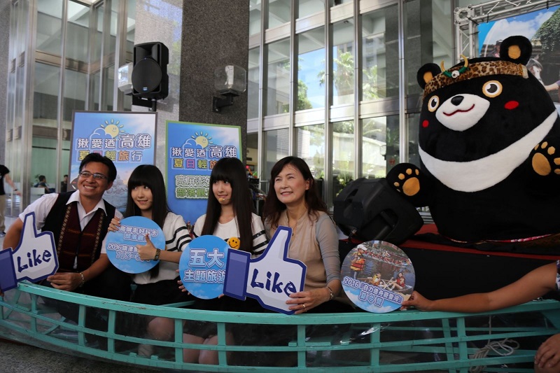 暑假到，高雄市觀光局推出夏日輕旅行，主打旗津黑沙玩藝節、高屏澎好玩卡部落觀光套票、夏日5大主題旅遊。&nbsp;&nbsp;&nbsp;圖：高雄市政府提供