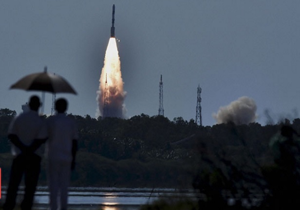 印度22日成功以「C34極軌衛星運載火箭」（PSLV-C34）搭載20顆衛星發射升空，創下該國歷史紀錄。   圖：翻攝新德里電視台