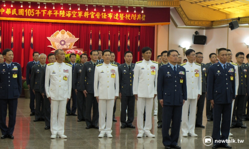國防部23日上午舉行2016年下半年陸海空軍將官晉任布達暨授階典禮。   圖：林朝億/攝