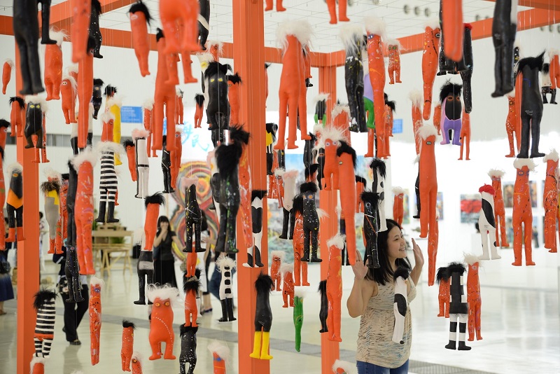 來自大阪的Yoshiaki Inoue Gallery帶來日本具體派藝術家中辻悅子童話般氛圍的複合媒材裝置，成為港都國際藝術博覽會亮點。   圖：晝廊協會提供