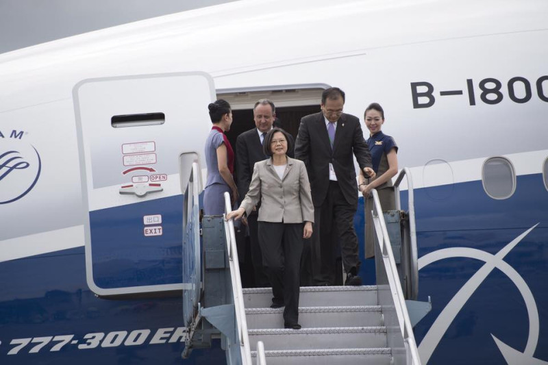 總統蔡英文在當地時間25日下午已抵達巴拿馬，並且與美方15名議員代表團會晤。   圖：翻攝自蔡英文臉書