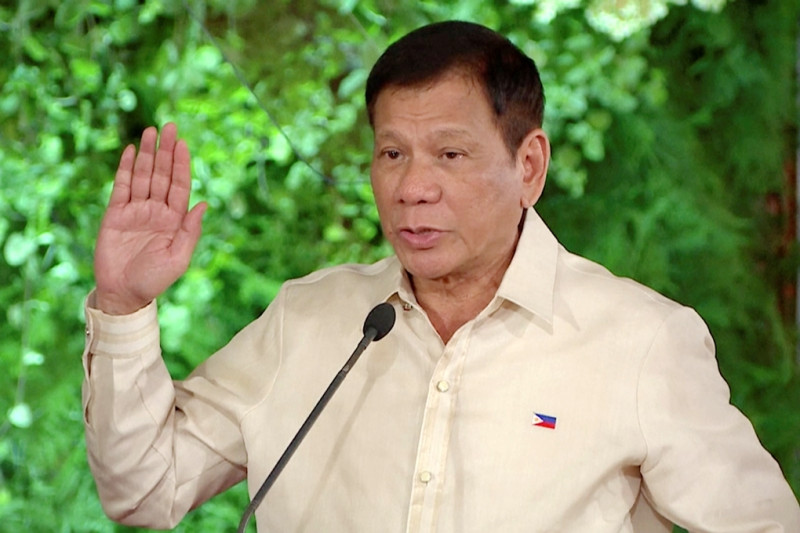 菲律賓總統當選人杜特蒂（Rodrigo Duterte）30日宣誓就職，他誓言要在6年的任期內解決貪污、向犯罪宣戰。   圖:達志影像/美聯社