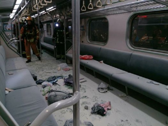 松山火車站7日晚間10點1258次區間車爆炸起火，導致25名旅客受傷，現場十分混亂。   圖：台鐵提供