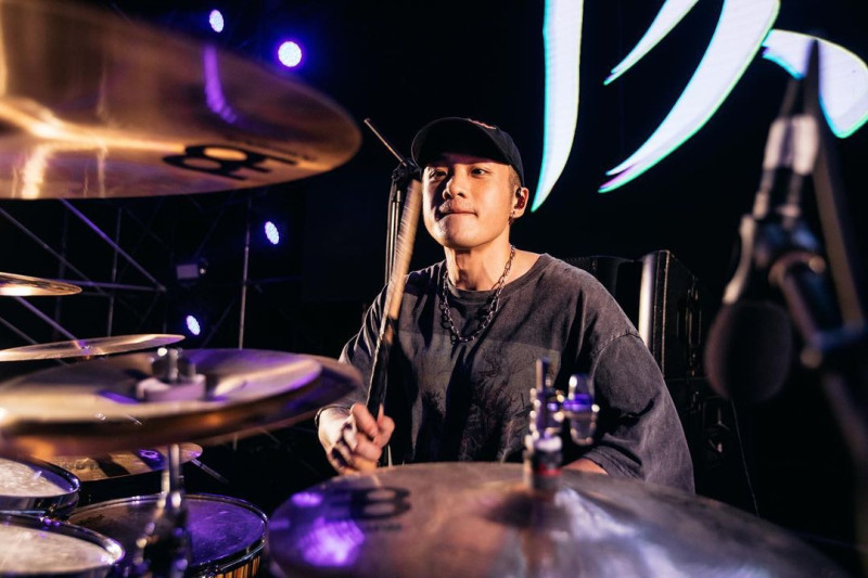 彥文是血肉果汁機的新任鼓手，本職是物理治療師。   圖：翻攝自IG/drummerevanchen12629