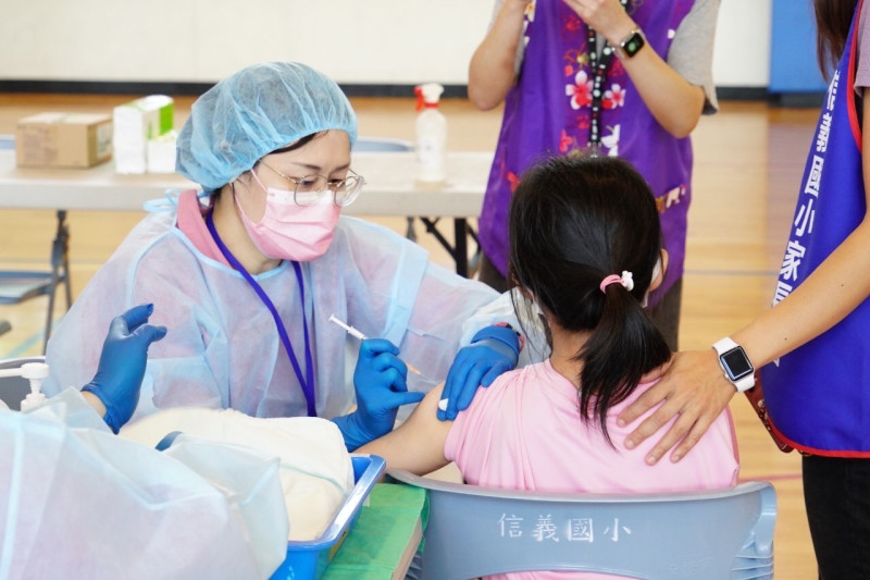 6到12歲學童今起開打莫德納疫苗。   圖：台北市政府 / 提供