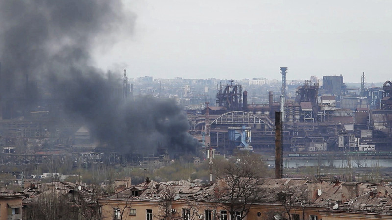 亞速鋼鐵廠是烏克蘭軍隊在馬立波的最後一道防線，目前仍有平民躲在該廠的地下掩體內。   圖：達志影像/美聯社（資料照片）