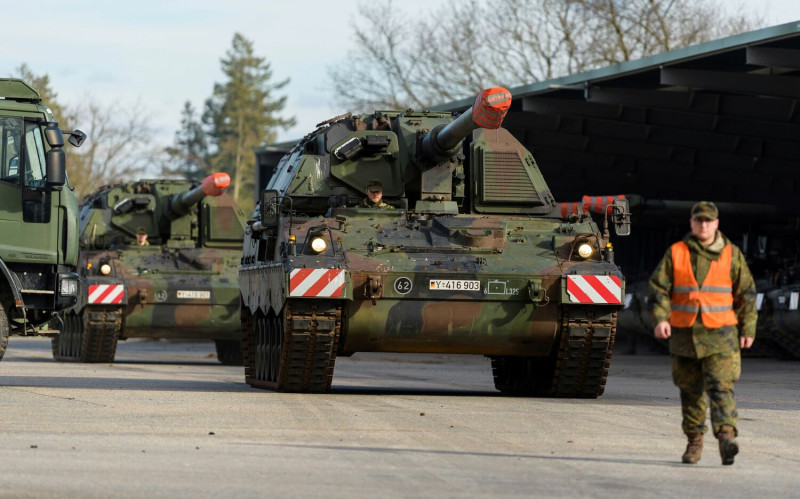 德國將向烏克蘭提供七門自行榴彈砲2000。德國國防部長蘭布雷特 今（6 ）日在斯洛伐克表示，已就此達成協議。   圖：達志影像/美聯社（資料照片）